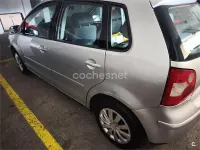 Usado VW Polo Trendline 75 CV (55 kW) 2003 Gris / plata Berlina