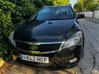 Usado Kia Ceed 90 CV (66 kW) 2011 Negro Utilitario
