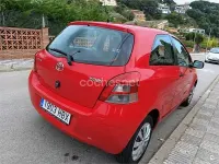 Usado Toyota Yaris Live 69 CV (50 kW) 2011 Rojo Utilitario