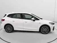 Begagnad BMW 225 Active Tourer Shadowline 245 HK (180 kW) 2022 Vit Minibuss
