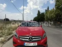 Usado Mercedes A180 Style 109 CV (80 kW) 2015 Rojo Utilitario