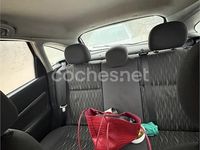 Usado Ford Focus Trend 100 CV (73 kW) 2004 Rojo Berlina