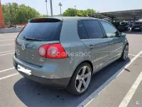 Usado VW Golf IV Trendline 105 CV (77 kW) 2005 Gris / plata Berlina