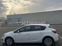 Usado Opel Astra Selective 110 CV (80 kW) 2013 Blanco Berlina