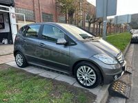 Usado Mercedes A180 AMG 109 CV (80 kW) 2012 Gris / plata Berlina