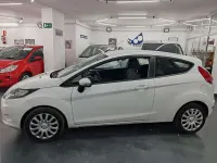 Usado Ford Fiesta Ambiente 68 CV (50 kW) 2009 Blanco Utilitario