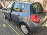 Usado Renault Clio II Dynamique 85 CV (62 kW) 2005 Azul Berlina