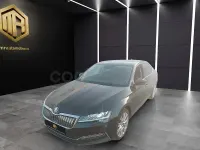 Usado Skoda Superb Style 218 CV (160 kW) 2021 Negro Berlina