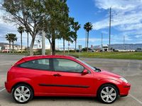 Usado Ford Focus Trend 115 CV (84 kW) 2004 Rojo Berlina