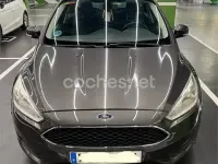 Usado Ford Focus Trend 125 CV (91 kW) 2015 Gris / plata Berlina