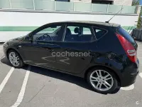 Usado Hyundai i30 Style 122 CV (89 kW) 2008 Negro Berlina