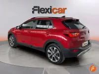 Usado Kia Stonic 100 CV (73 kW) 2020 Rojo SUV