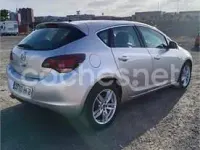 Usado Opel Astra Cosmo 140 CV (102 kW) 2012 Gris / plata Berlina