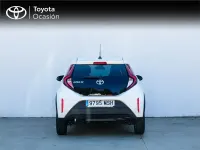 Usado Toyota Aygo Play 72 CV (52 kW) 2024 Blanco