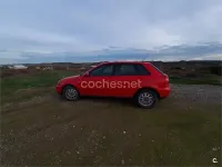 Usado Audi A3 Ambiente 110 CV (80 kW) 2000 Rojo Utilitario