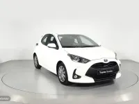 Usado Toyota Yaris Hybrid Active 116 CV (85 kW) 2022 Blanco Berlina