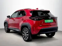 Usado Toyota Yaris Active 116 CV (85 kW) 2024 Rojo Utilitario