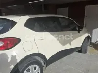 Usado Renault Captur Intens 90 HP (66 kW) 2015 Bege SUV