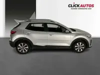 Usado Kia Stonic 79 CV (58 kW) 2024 Plateado SUV
