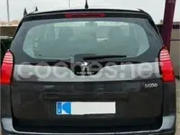 Usado Peugeot 5008 Active 120 CV (88 kW) 2016 Negro Monovolumen