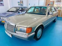 Usado Mercedes 260 188 CV (138 kW) 1986 Gris / plata Berlina