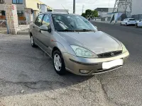 Usado Ford Focus Ambiente 100 CV (73 kW) 2004 Gris / plata Berlina