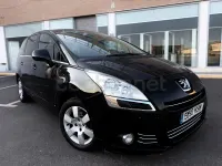 Usado Peugeot 5008 Access 115 CV (84 kW) 2013 Negro Monovolumen
