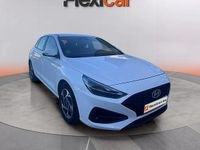 Usado Hyundai i30 121 CV (88 kW) 2024 Blanco Berlina