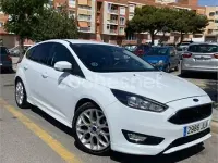 Usado Ford Focus Sport 125 CV (91 kW) 2016 Blanco Berlina