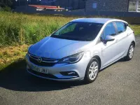 Usado Opel Astra Business 136 CV (100 kW) 2017 Gris / plata Berlina