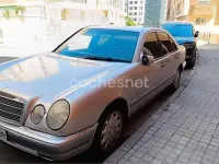 Usado Mercedes E280 Elegance 193 CV (141 kW) 1998 Gris / plata Berlina