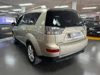 Usado Mitsubishi Outlander Intense+ 140 CV (102 kW) 2008 Beige SUV