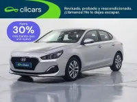 Usado Hyundai i30 120 CV (88 kW) 2018 Plateado Utilitario