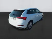 Usado Skoda Scala Ambition 95 CV (69 kW) 2023 Blanco Utilitario