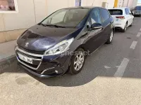 Usado Peugeot 208 Roland Garros 100 CV (73 kW) 2016 Violeta / lila Utilitario