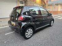 Usado Toyota Aygo Live 68 CV (50 kW) 2012 Negro Utilitario