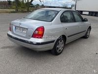 Usado Hyundai Elantra GLS 112 CV (82 kW) 2001 Gris / plata Berlina