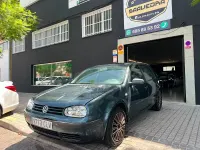 Usado VW Golf IV Highline 130 CV (95 kW) 2003 Gris / plata Berlina