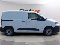 Usado Citroën Berlingo Feel 102 CV (75 kW) 2021 Blanco Monovolumen