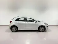 Usado Kia Rio 84 CV (61 kW) 2023 Gris / plata Berlina