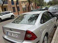 Usado Ford Focus Trend 115 CV (84 kW) 2007 Gris / plata Berlina