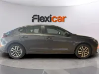 Usado Hyundai i30 120 CV (88 kW) 2021 Gris Berlina