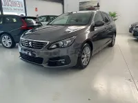 Usado Peugeot 308 SW Allure 130 CV (95 kW) 2021 Gris / plata Familiar