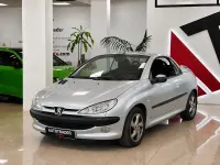 Usado Peugeot 206 110 CV (80 kW) 2002 Gris / plata Familiar