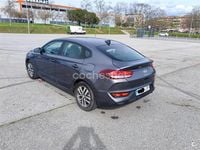 Usado Hyundai i30 120 CV (88 kW) 2019 Gris / plata Berlina