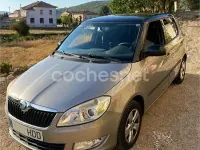 Usado Skoda Fabia Ambition 85 CV (62 kW) 2011 Gris / plata Berlina
