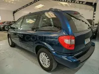 Usado Chrysler Voyager 150 CV (110 kW) 2005 Azul Monovolumen