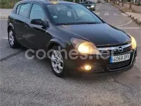 Usado Opel Astra Cosmo 100 CV (73 kW) 2005 Negro Berlina