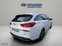 Usado Hyundai i30 120 CV (88 kW) 2022 Blanco Familiar