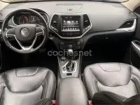 Usado Jeep Cherokee Night Eagle 185 CV (136 kW) 2018 Gris / plata SUV